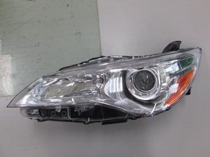 2015 - 2017 Toyota Camry Front Headlight Assembly Replacement Housing / Lens / Cover - Left <u><i>Driver</i></u> Side - (Hybrid LE Gas Hybrid + Hybrid XLE Gas Hybrid + LE + XLE)