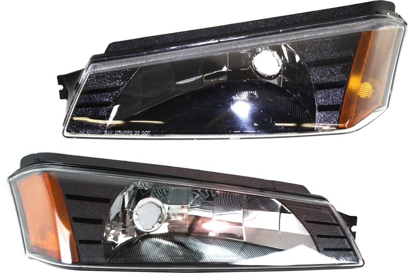 Signal Light Pair/Set for Chevrolet Avalanche 1500/2500 2002-2006, Right (Passenger) and Left (Driver) Lens and Housing, Without Decor Package, Body Cladding Included, Replacement