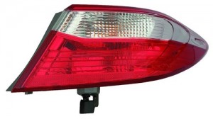 2015 - 2017 Toyota Camry Rear Tail Light Assembly Replacement / Lens / Cover - Right (Passenger) Side Outer - (Gas Hybrid + Hybrid LE + Hybrid SE + Hybrid XLE + LE + SE + XLE)