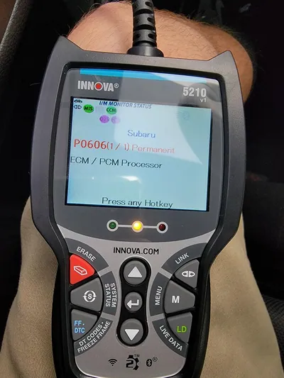 An OBD2 diagnostic scanner displaying a P0600 or P0606 error code indicating an internal Engine Control Module failure.