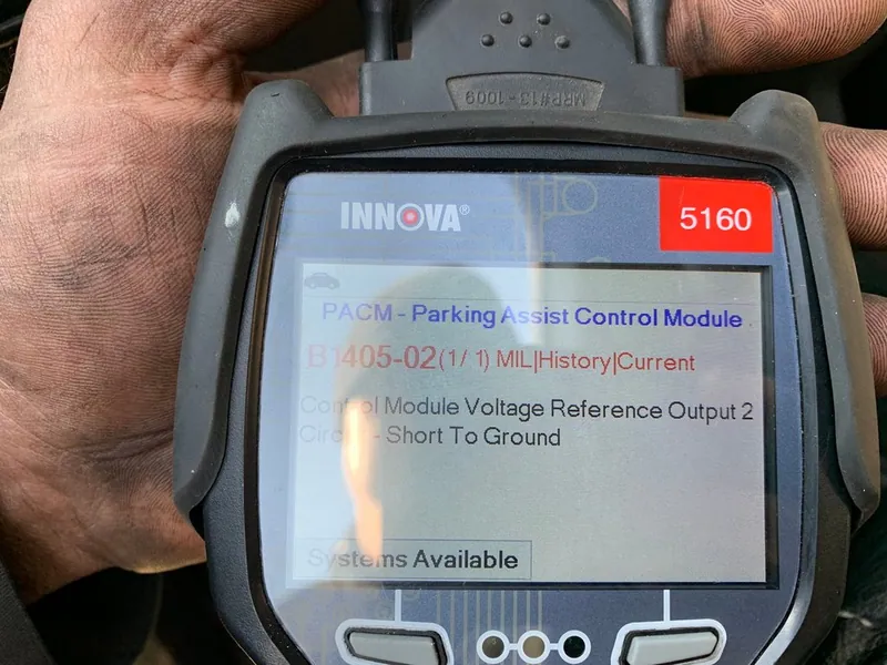 An OBD2 scan tool displaying the B1405 diagnostic trouble code.